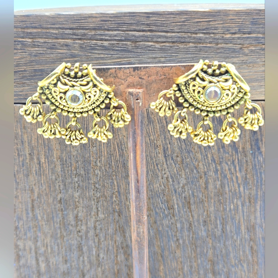 90's Rhinestone Dangles Earrings Pierced Stud Gold Tone Metal Fashion Costume